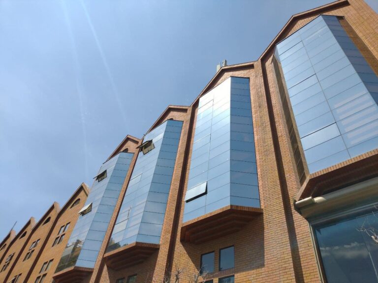 Tres duplas de Canal 13 lidera el Top 10 de los rostros mejor evaluados por el estudio Cadem 5C