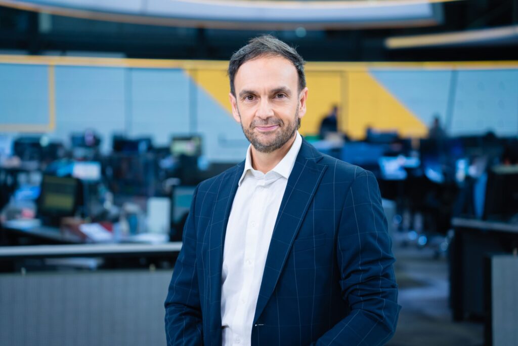 Meganoticias Alerta cumple tres años al aire bajo la conducción del periodista Rodrigo Sepúlveda