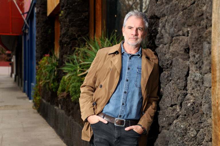 “Es un formato que me acomoda mucho en esta etapa de mi carrera”: Álvaro Rudolphy debuta como guionista en el nuevo audioserie “Viaje a Viña”