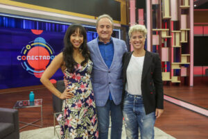 “Conectados” de TV Chile cumple 13 años acompañando a los chilenos en el extranjero