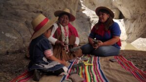 13C estrena esta noche “Raíces”, documental centrado en la importancia de los educadores de la lengua y de la cultura indígena en la infancia