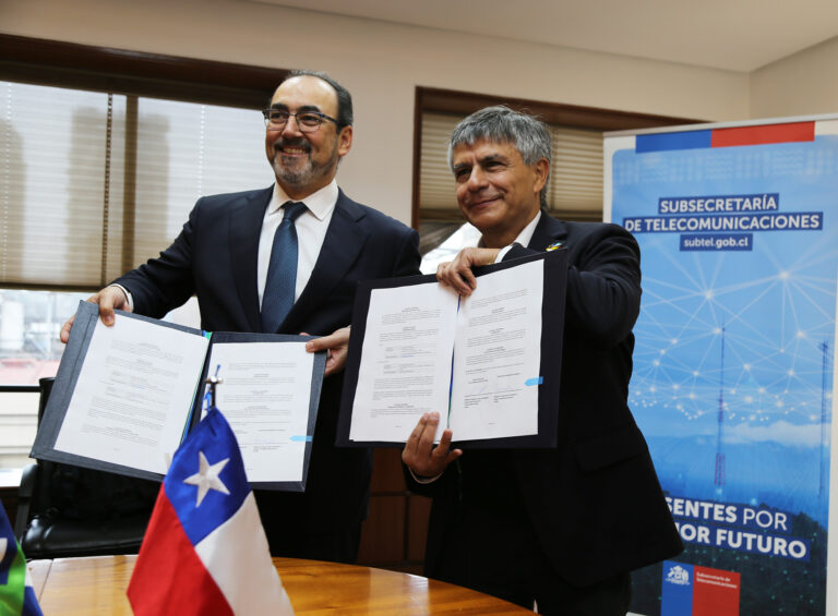 Subtel y CAF firman colaboración para desarrollar estudio de factibilidad de Cable Antártico