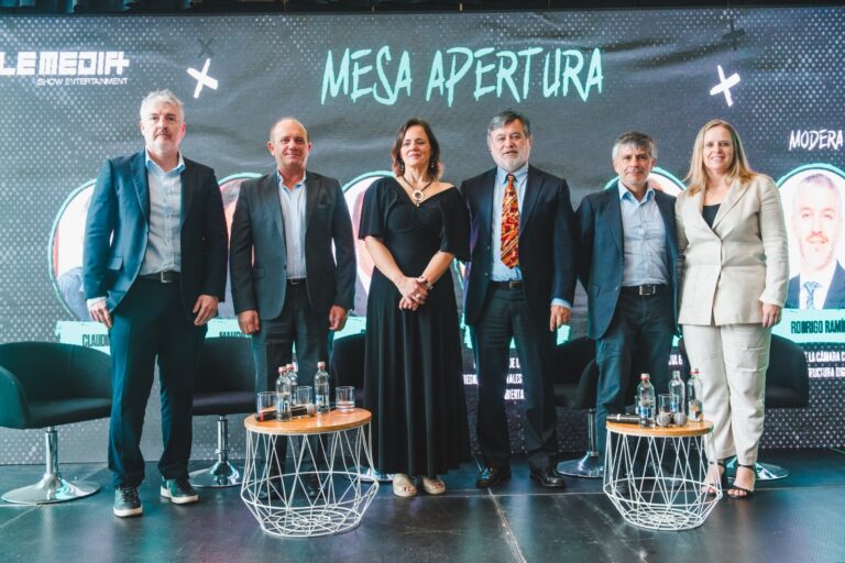 La reinvención de la TV Abierta y visita de influencers, marcaron la jornada inaugural del Chile Media Show 2023