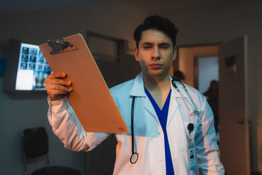 “El Antídoto”: El nuevo programa de Mega conducido por el comediante Fabrizio Copano