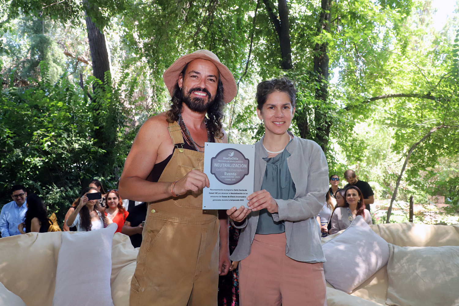 “Quiero llevar una vida que sea basura cero”: Carlo von Mühlenbrock y su reconocimiento por “Vive Sutentable” como el primer espacio de la televisión chilena en neutralizar su huella de carbono en temporada anual