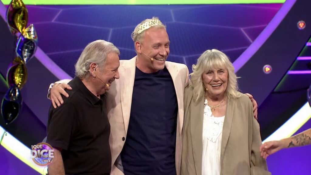 Con la presencia de sus padres, “¡Qué dice Chile!” celebró el cumpleaños 50 de Martín Cárcamo 