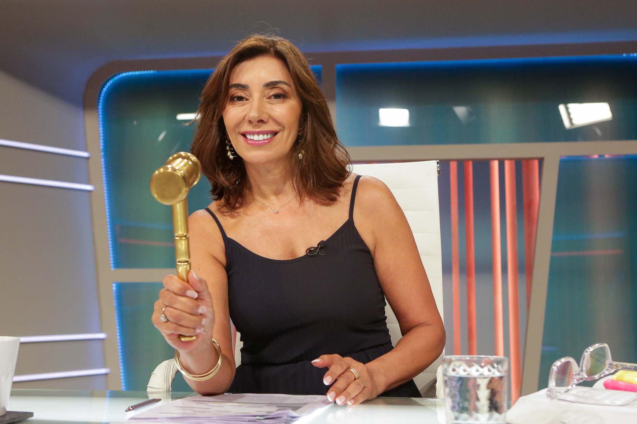 “Carmen Gloria a tu servicio” lideró la sintonía de este jueves y presentó un insólito caso