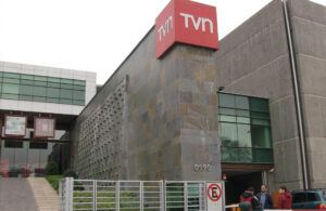 ¿TVN en la cuerda floja?: Inviabilidad, amenaza de huelga y cancelación de un programa marca el austero panorama del canal público