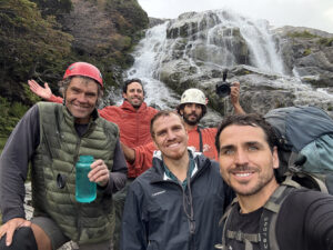 “Ganamos gracias al chileno que quiere conocer más a su país”: Pangal Andrade celebra el éxito de  “El Clan”