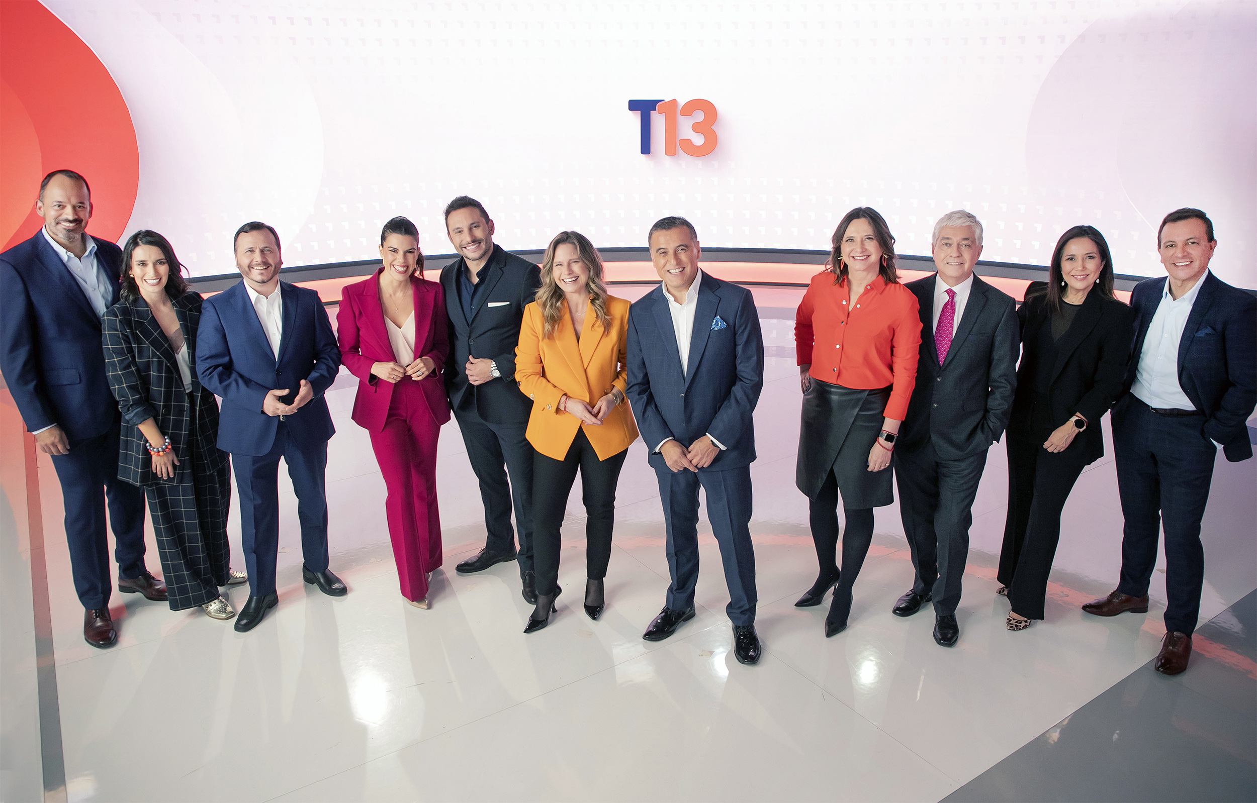 “Power to the People”: Teletrece lanza nueva imagen que apela al poder de la información