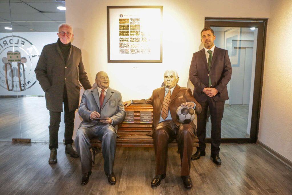 Merecido homenaje a Pedro Carcuro: Salón de honor del Estadio Bicentenario de La Florida y caseta de transmisiones llevan su nombre