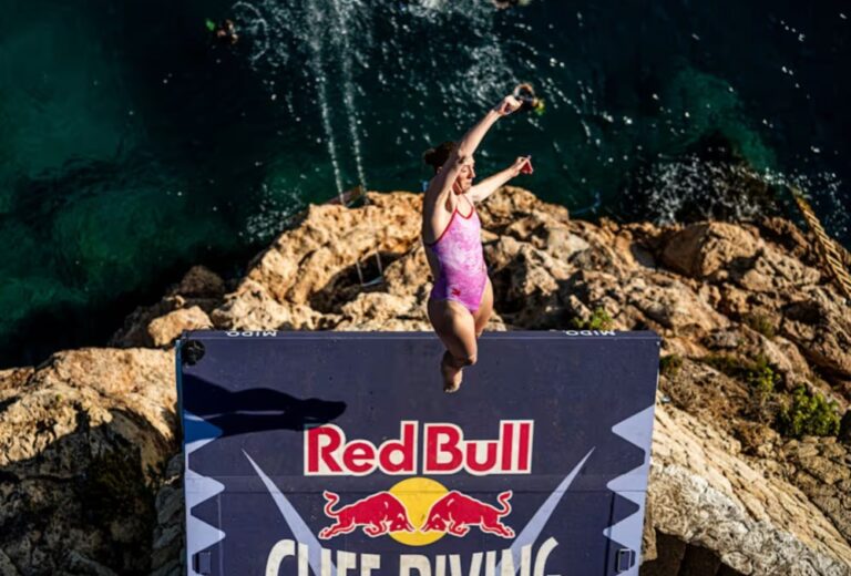 Red Bull Cliff Diving por TNT SPORTS: La emoción de los clavados en directo desde Boston