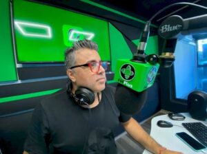 FM Plus llegará con todo el sonido retro a Santiago: Ocupará la frecuencia 104.9