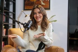 “Mamá por siempre”, el exitoso podcast conducido por María Luisa Godoy, llega a la pantalla abierta de TVN
