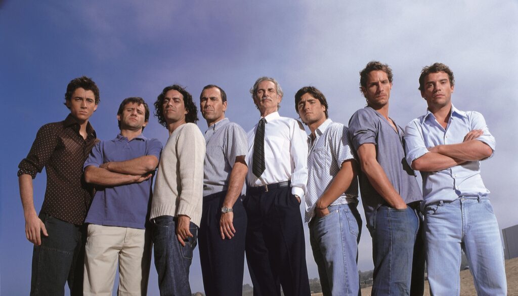 Vuelve “Machos” a la TV y como homenaje a Héctor Noguera: REC reestrenará esta noche la icónica teleserie protagonizada por el fallecido actor