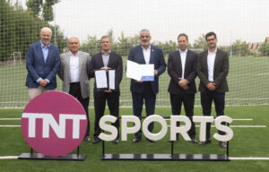 TNT Sports y ANFP oficializan acuerdo para proyectar el futuro del fútbol chileno