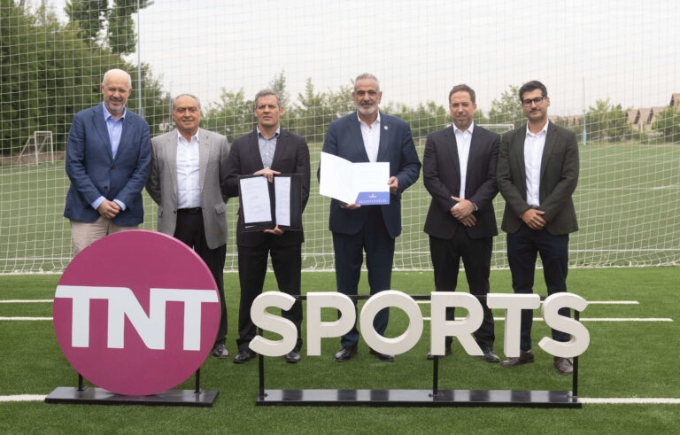 TNT Sports y ANFP oficializan acuerdo para proyectar el futuro del fútbol chileno