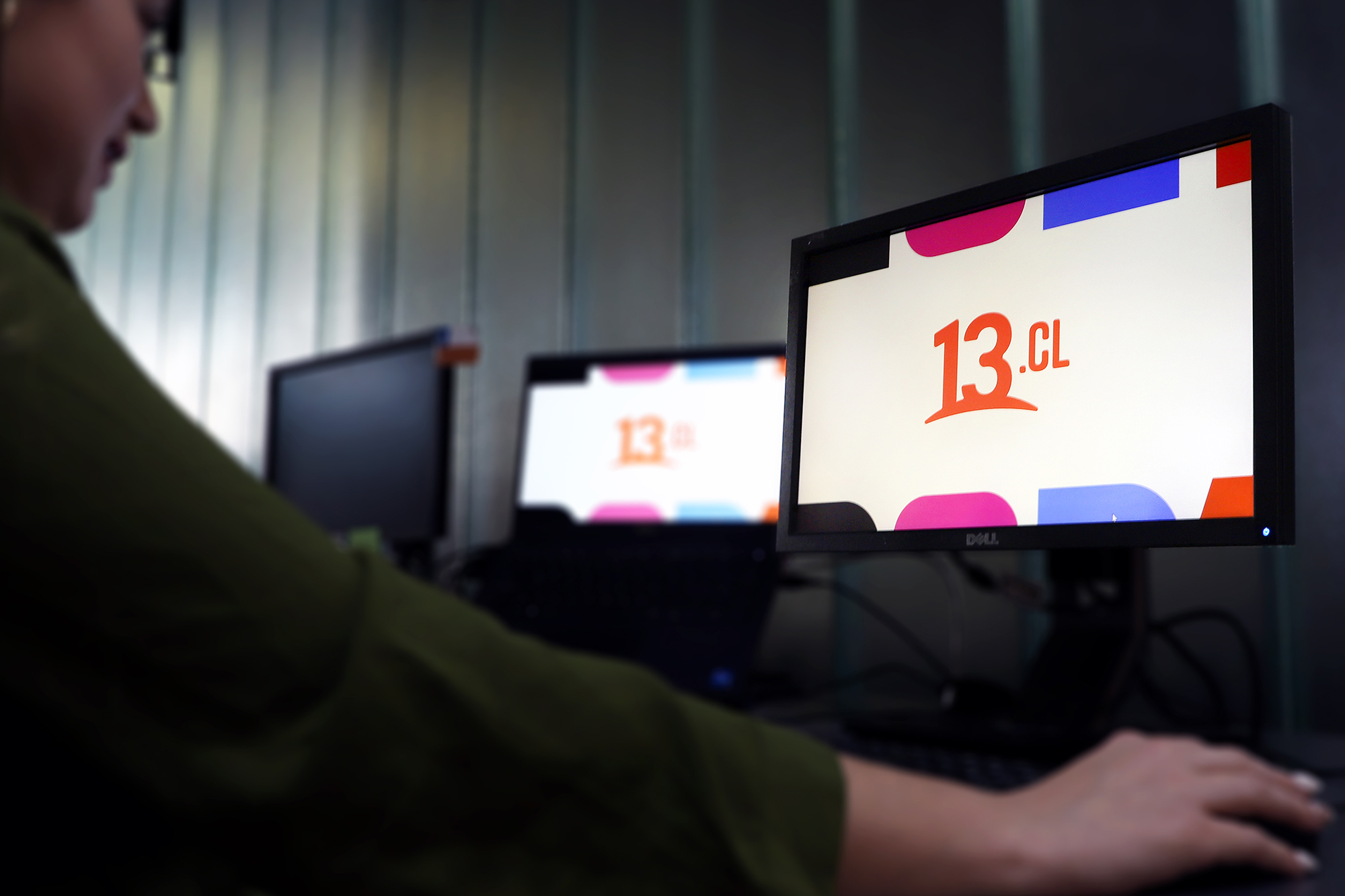 Sitio web de Canal 13 cumple dos años liderando en permanencia entre los medios chilenos: logró promedio de 115 millones de minutos