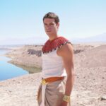 El bebé que interpreta a Moisés es chileno: El gran éxito que tuvo el reestreno de “Moisés y los 10 mandamientos”