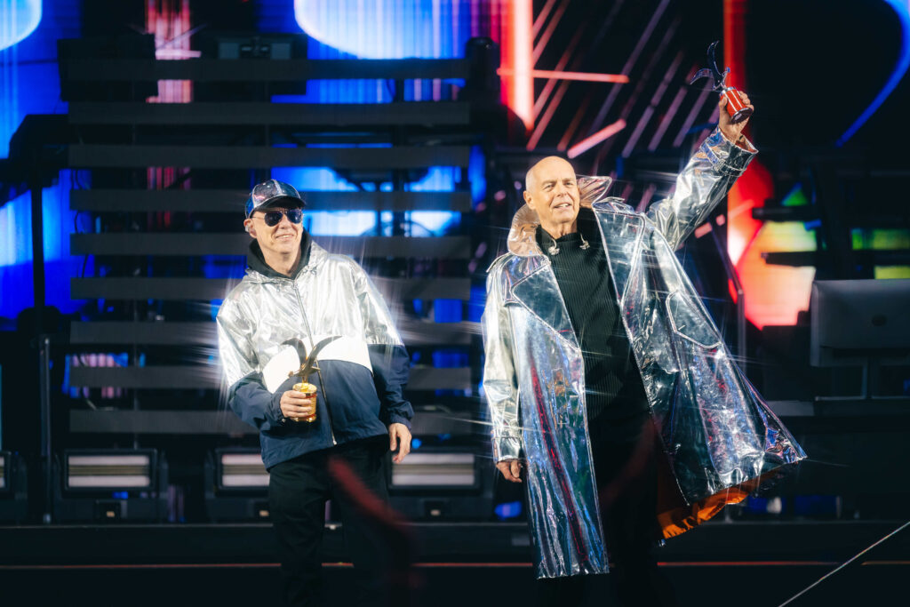 Con actuaciones de Pet Shop Boys y Bomba Estéreo, la segunda noche de Viña 2026 volvió a triplicar a su competencia más cercana